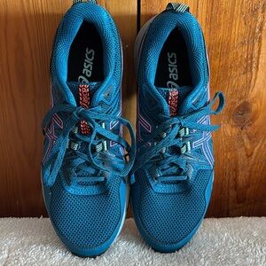 Women’s Asics gel, running shoes. Worn once, like new. ￼